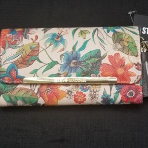 Steve Madden Floral Logobar Trifold